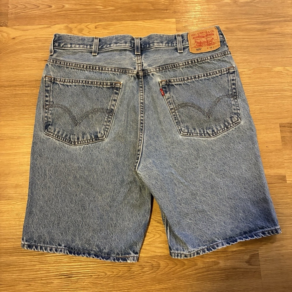 Vintage Levi's 505 Jean Shorts Men's 38 Blue Denim Light Wash Regular‎ Jorts Y2K